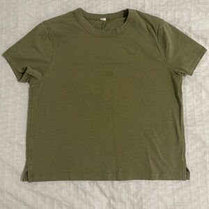 Lululemon “Classic-Fit Cotton-Blend T-Shirt” size: 2